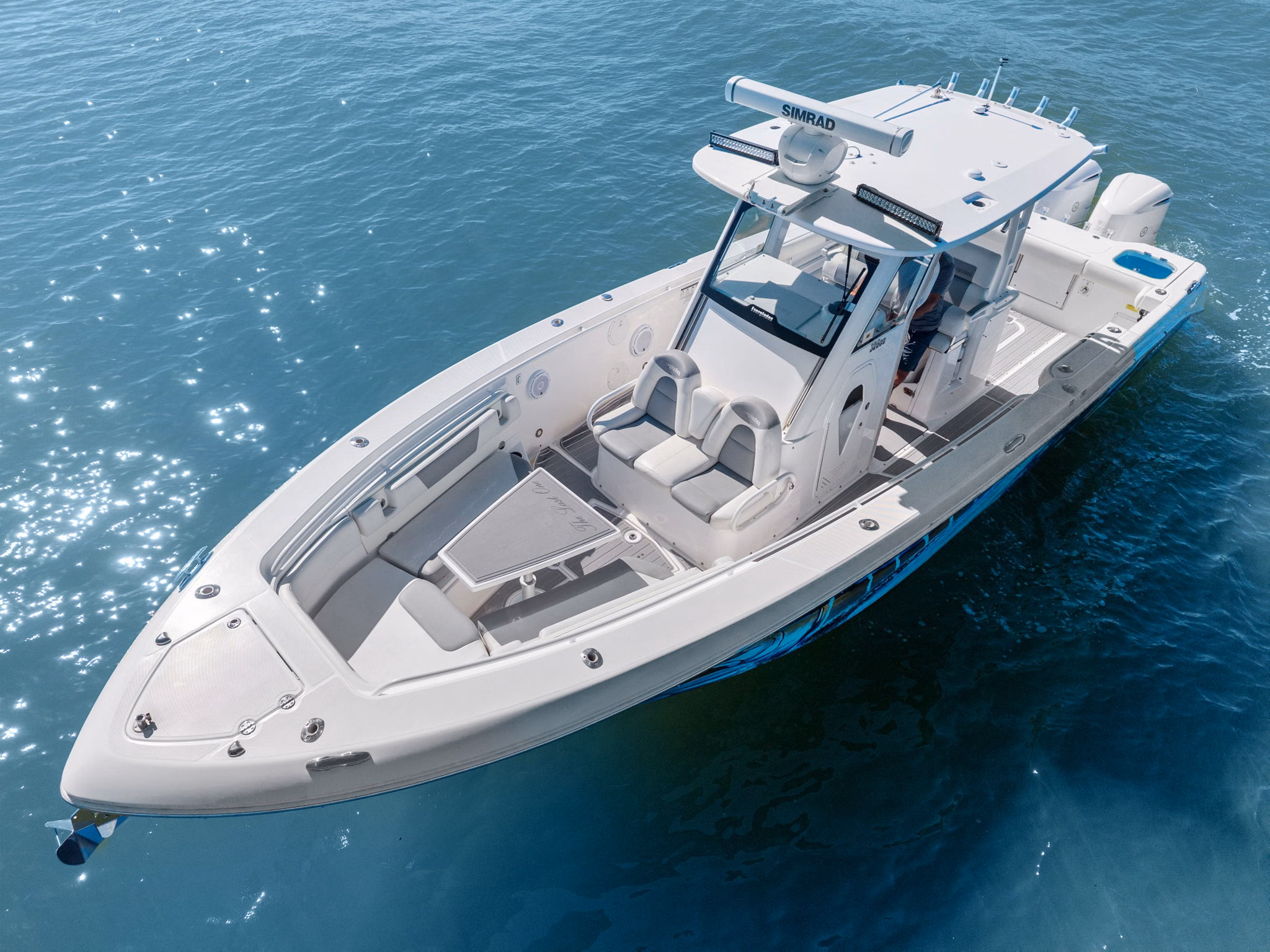 2016 Everglades Boats 325CC