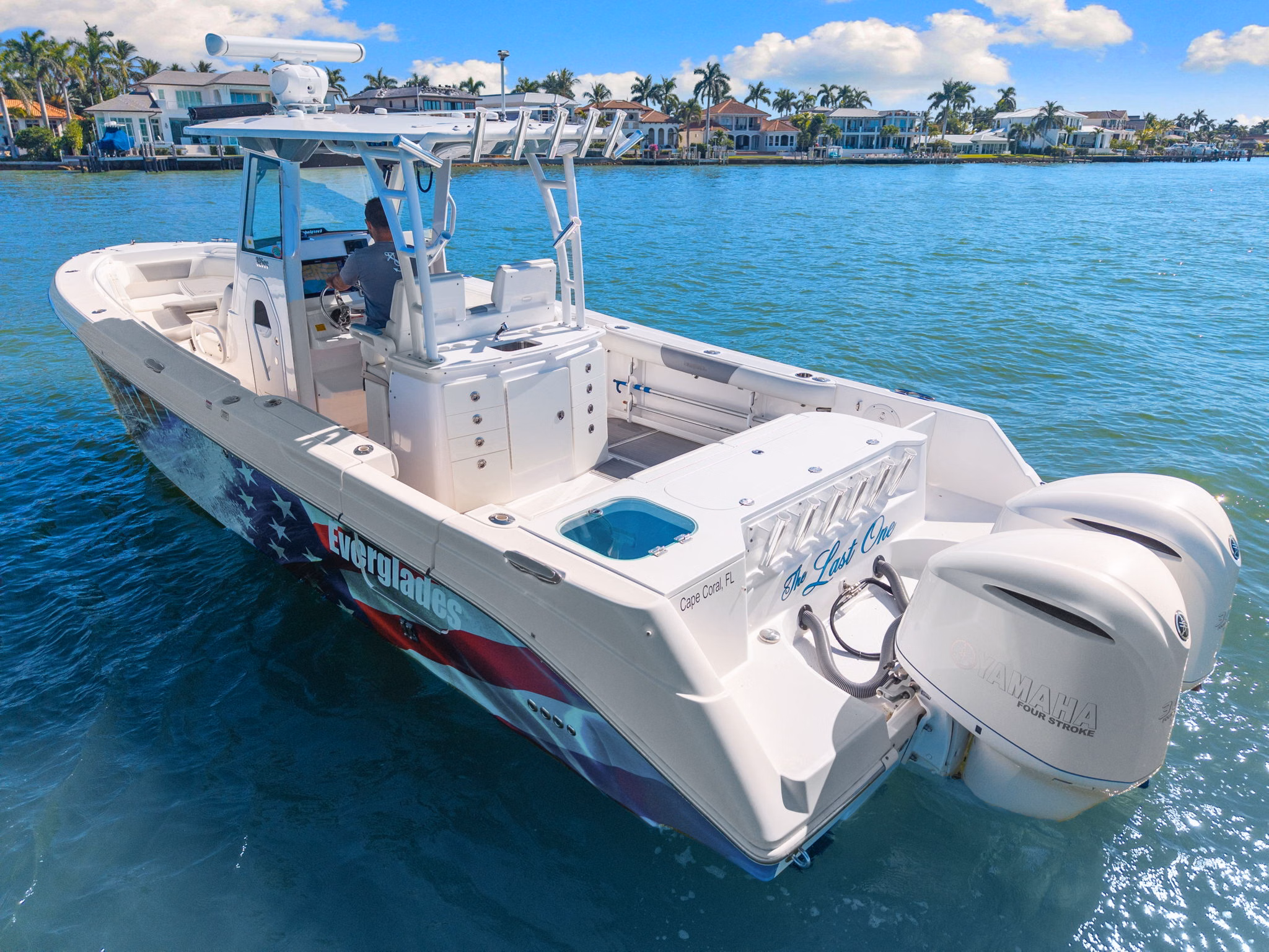 2016 Everglades Boats 325CC