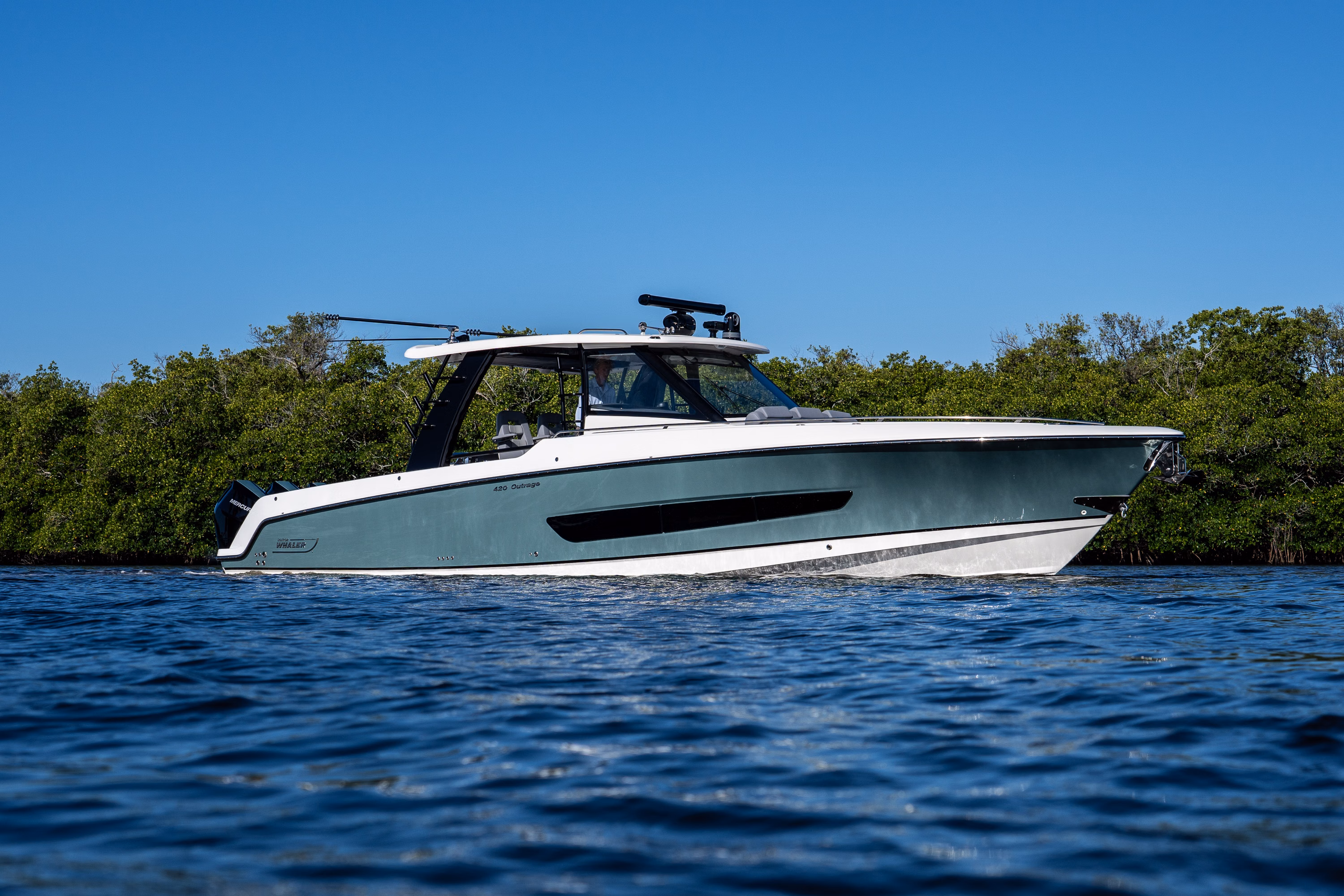 2026 Boston Whaler 420 Outrage
