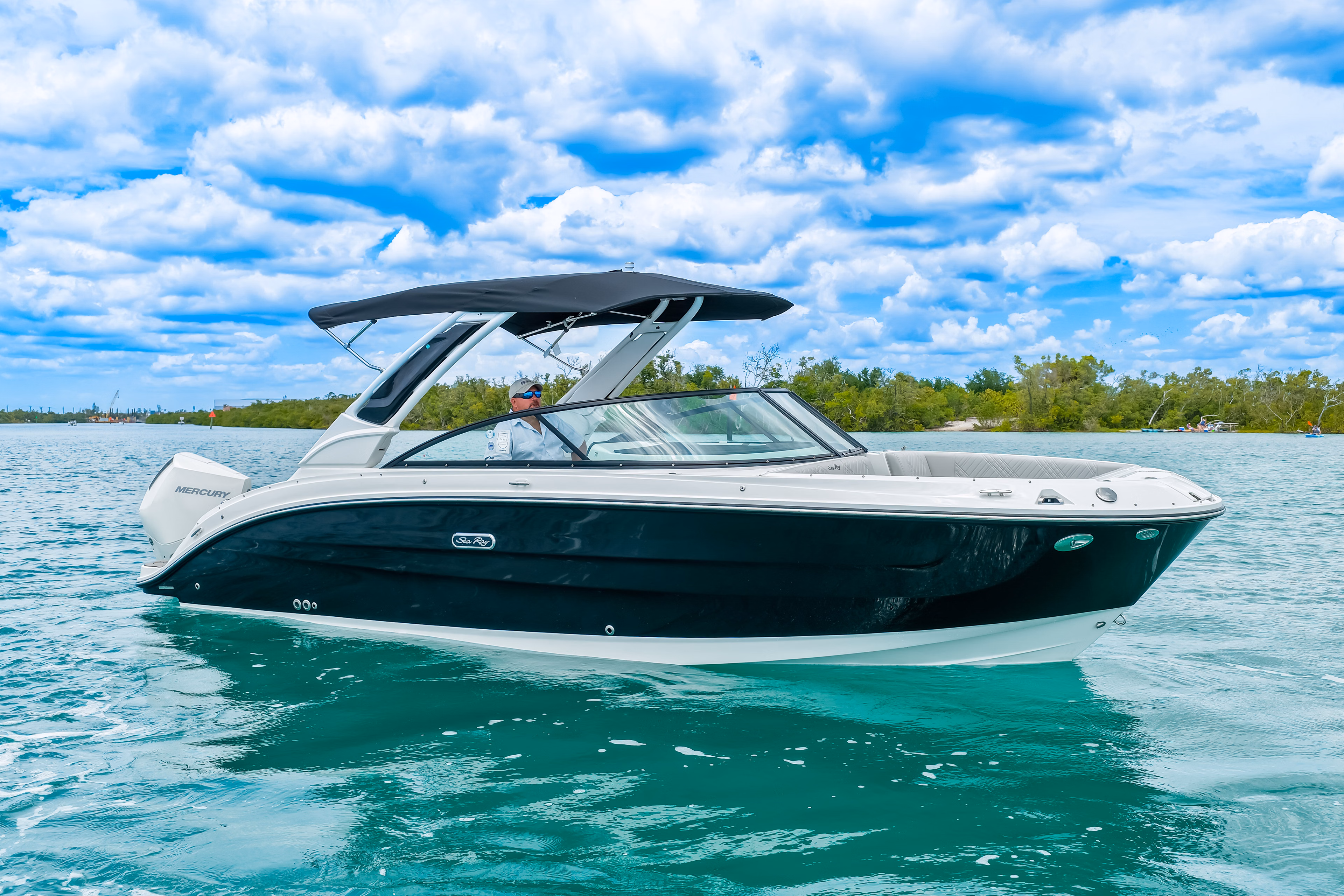 2026 Sea Ray SDX 250 Outboard