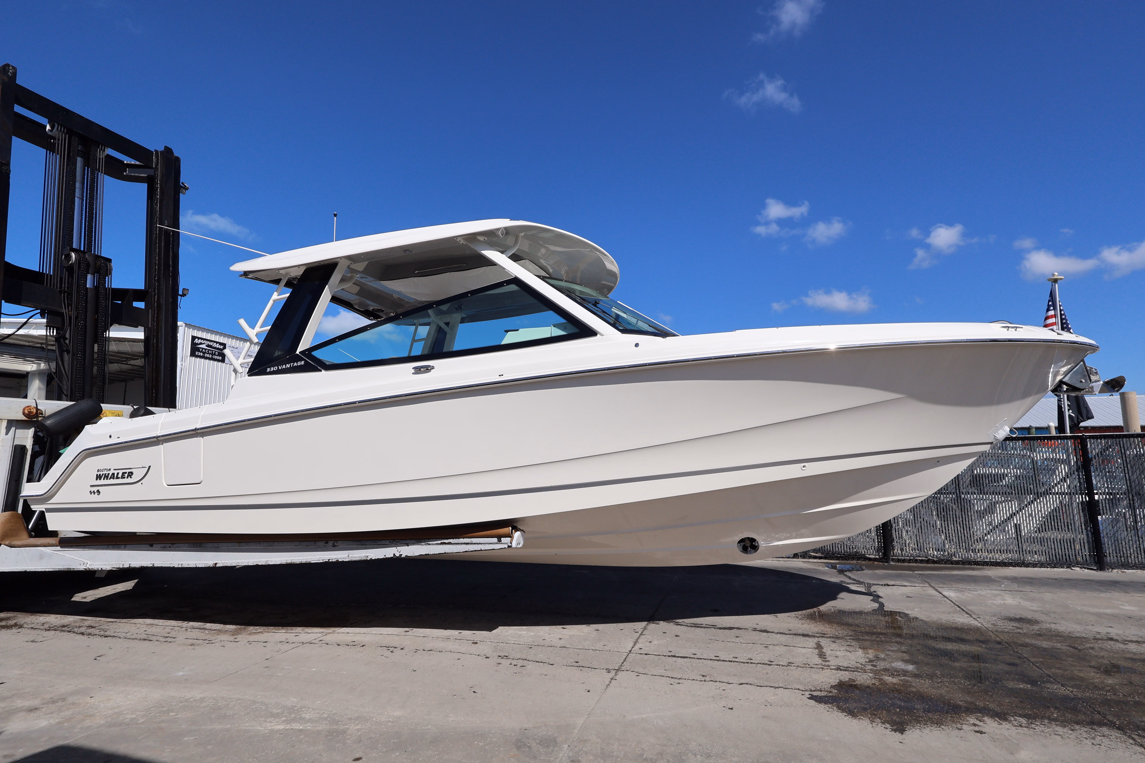 2026 Boston Whaler 330 Vantage