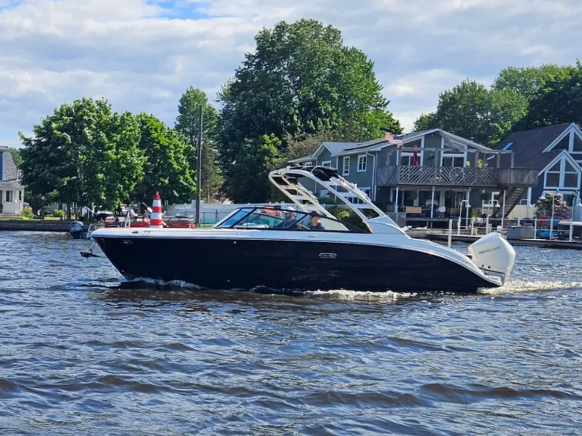 2026 Sea Ray SDX 270 Outboard
