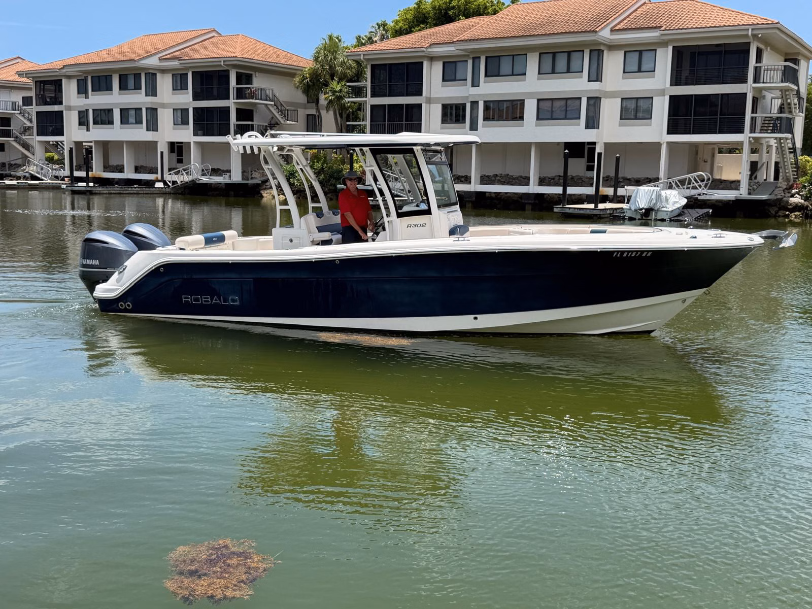 2017 Robalo R302 