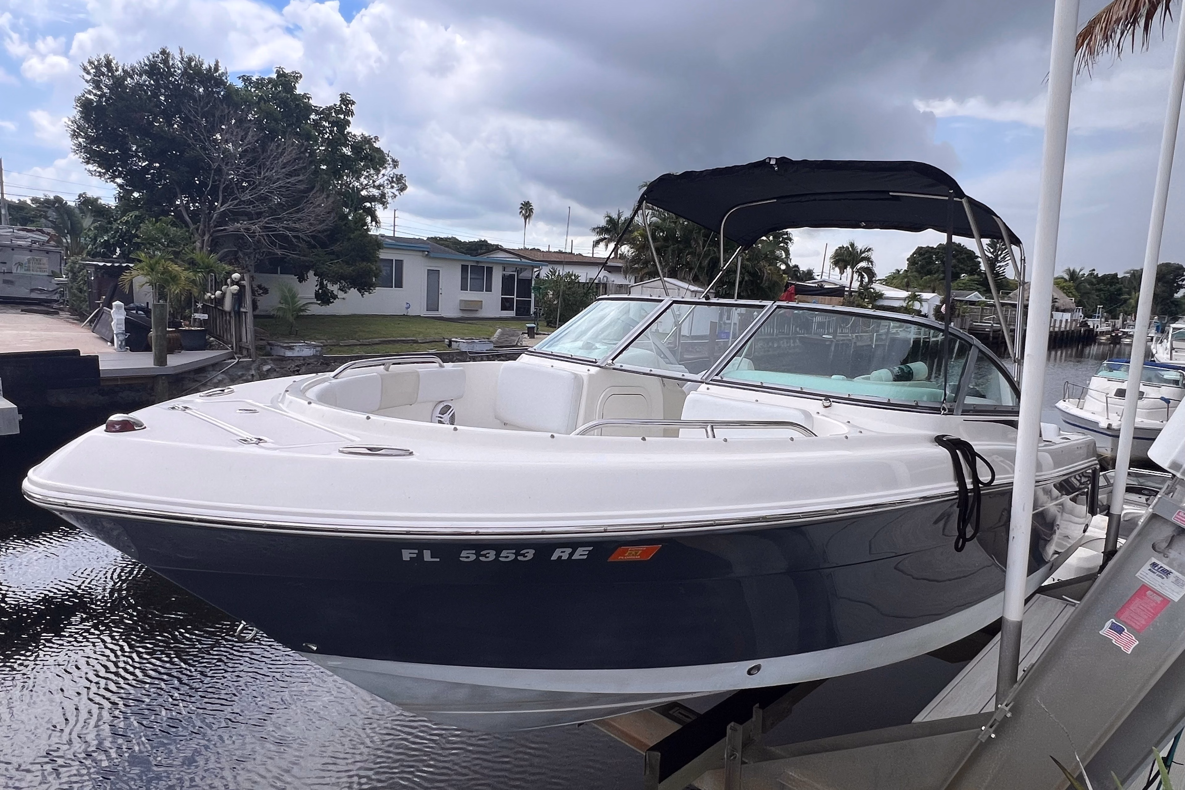 2016 Robalo R227