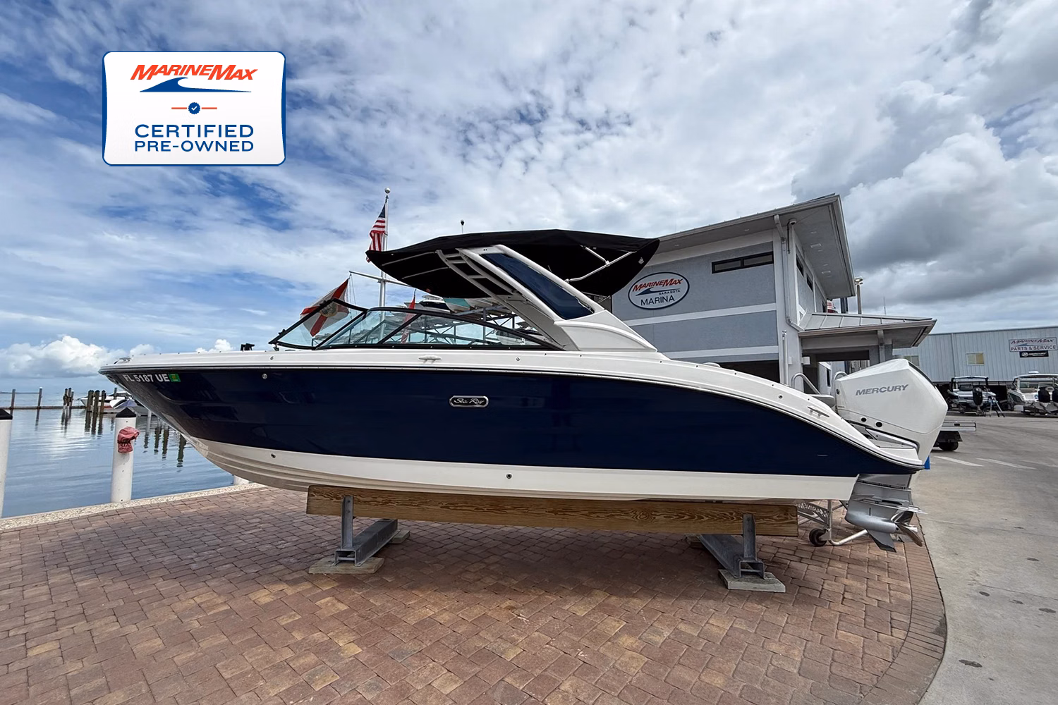 2025 Sea Ray SDX 270 Outboard