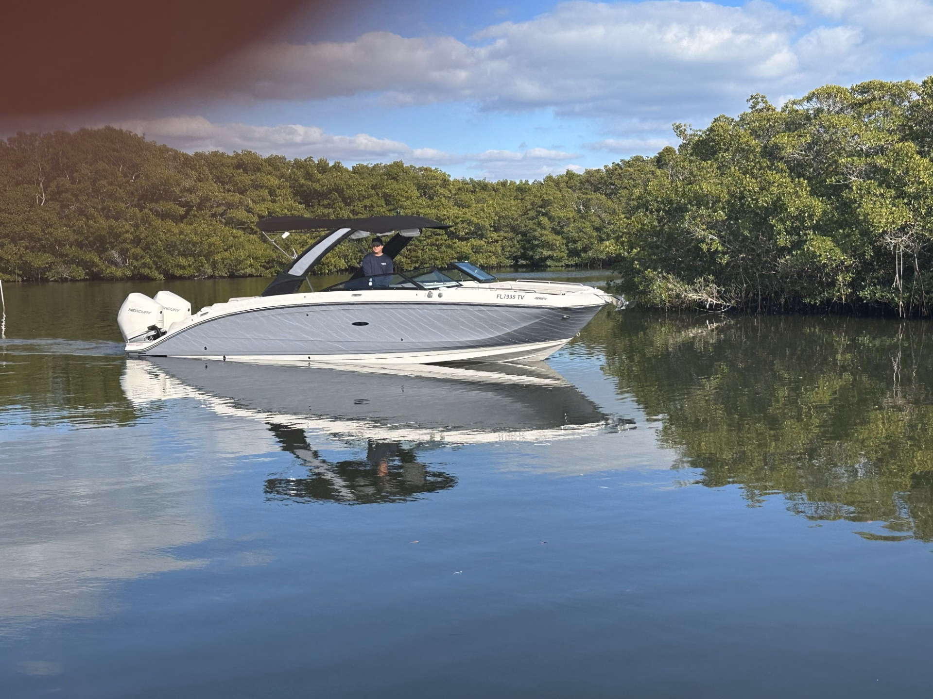2024 Sea Ray SDX 290 Outboard