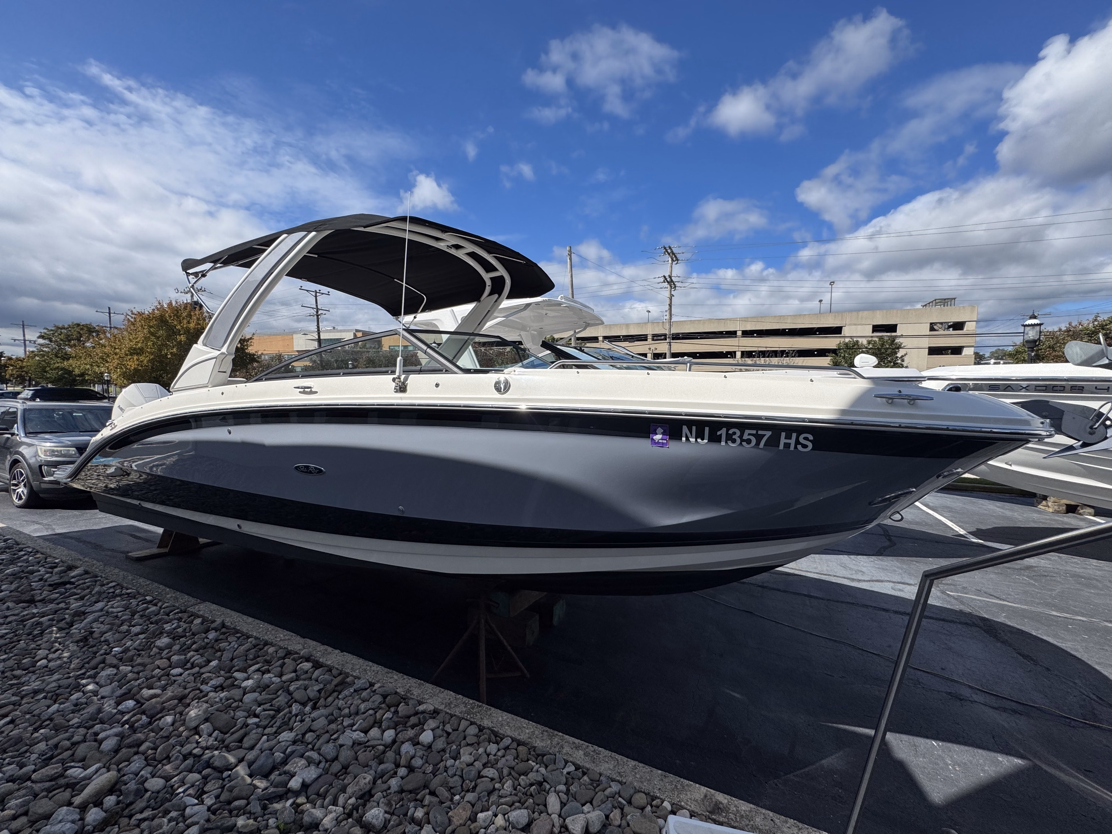 2022 Sea Ray SDX 290 Outboard