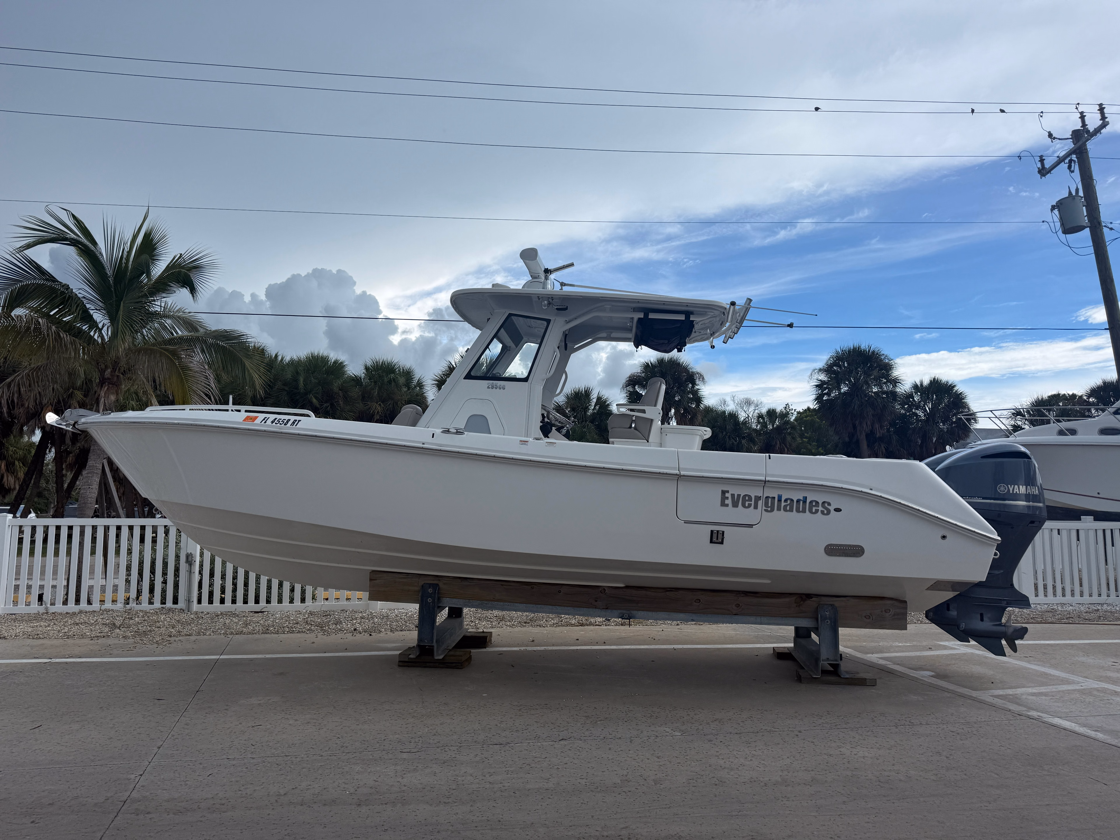 2019 Everglades Boats 295CC