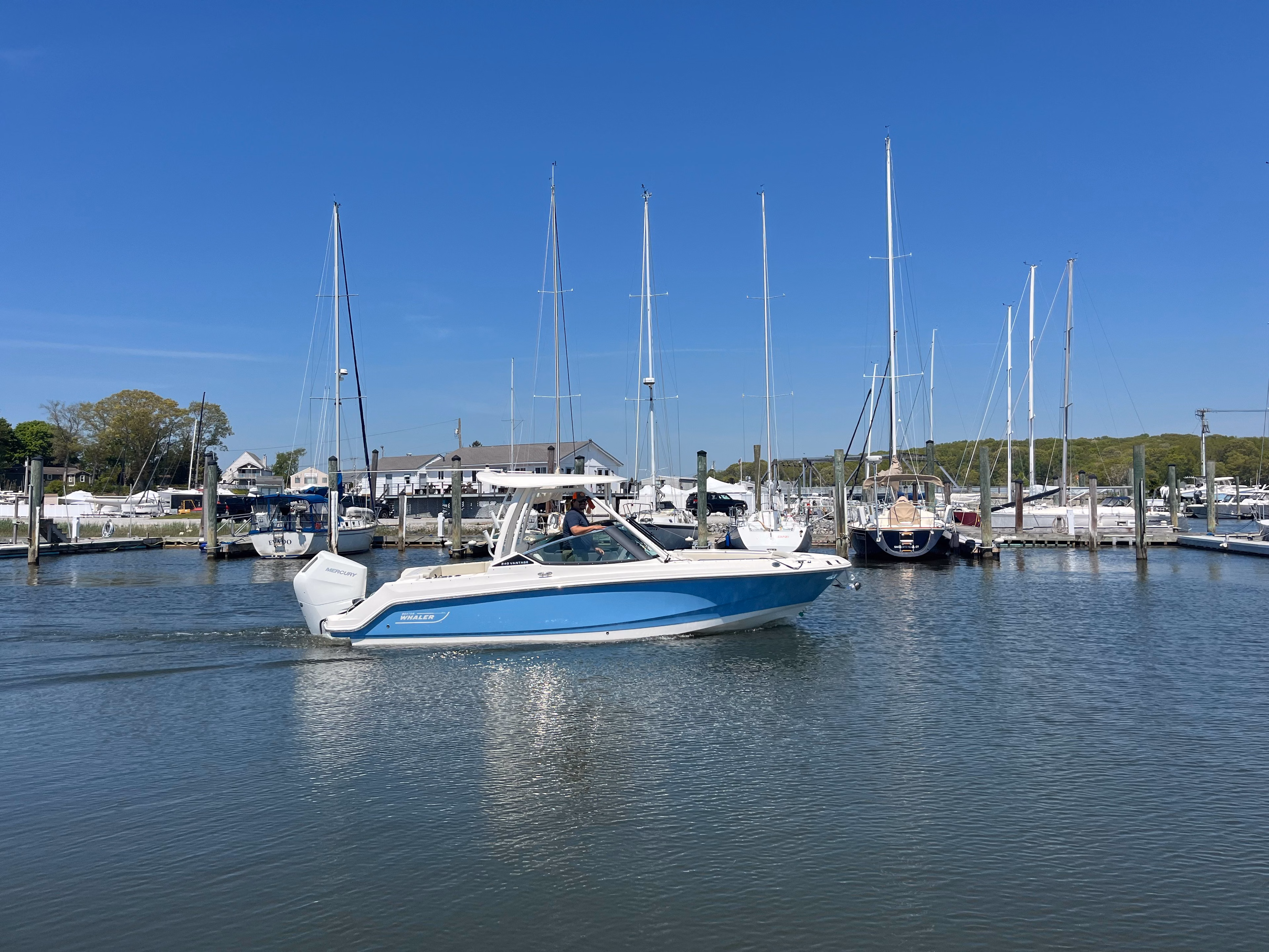 2026 Boston Whaler 240 Vantage