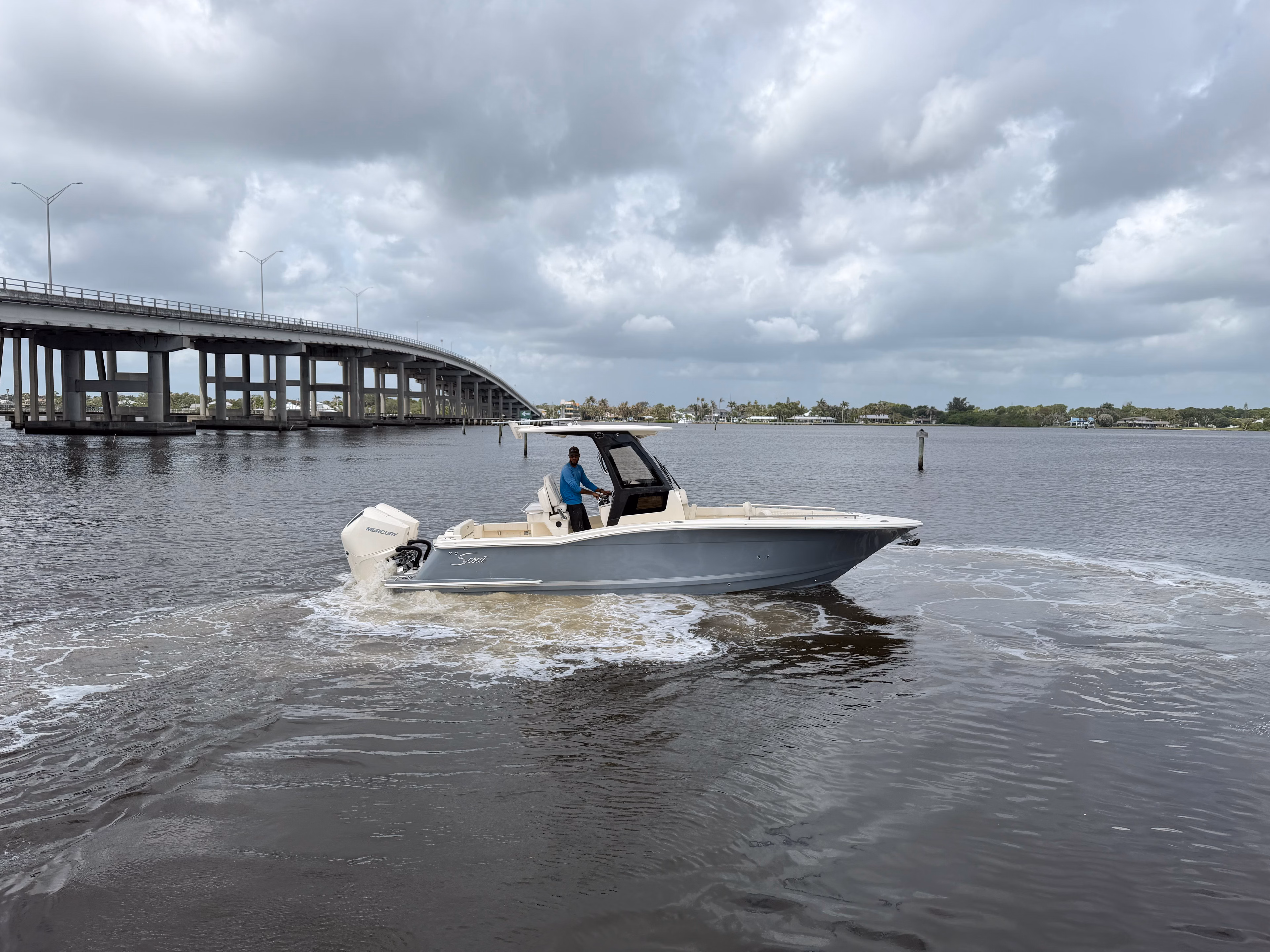 2026 Scout Boats 260 LXF 