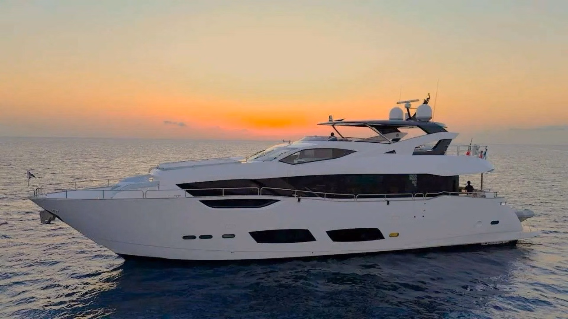 2022 Sunseeker 95 Yacht