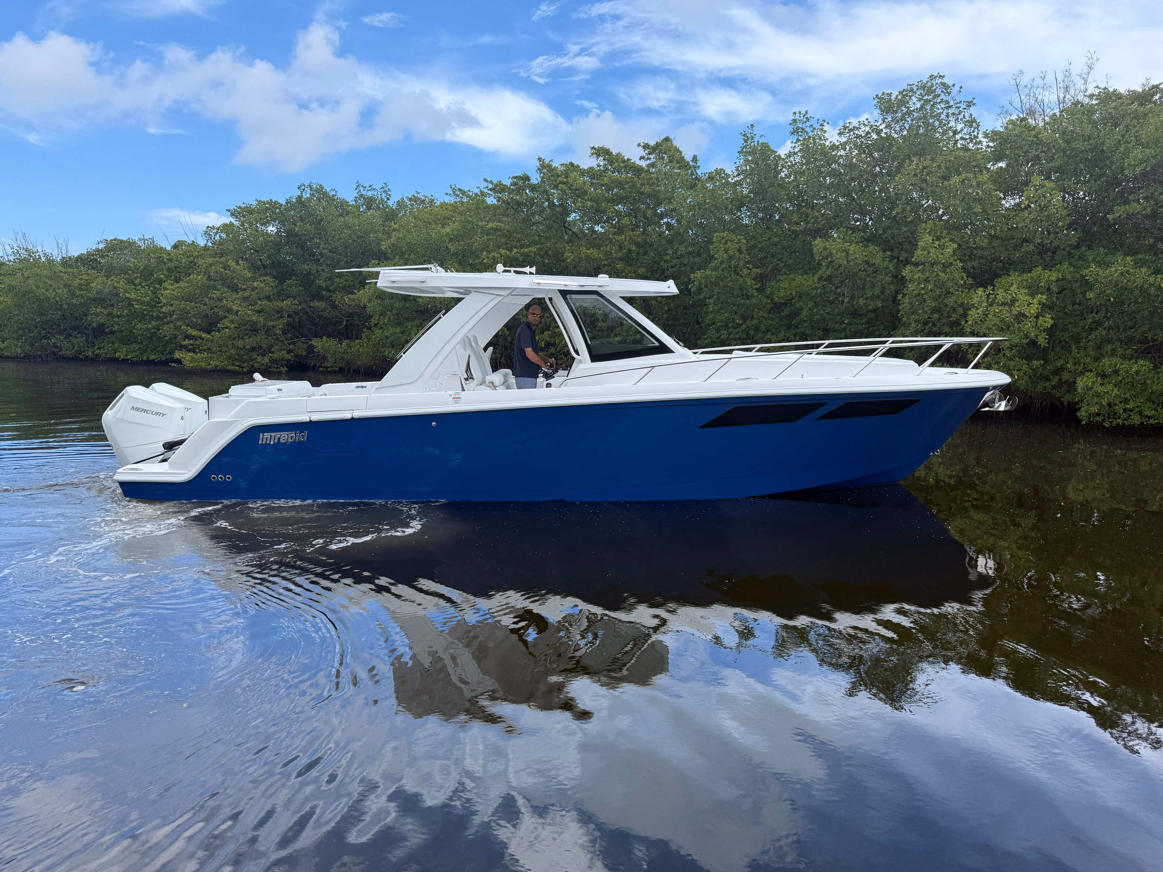 2026 Intrepid Powerboats 35 Valor 