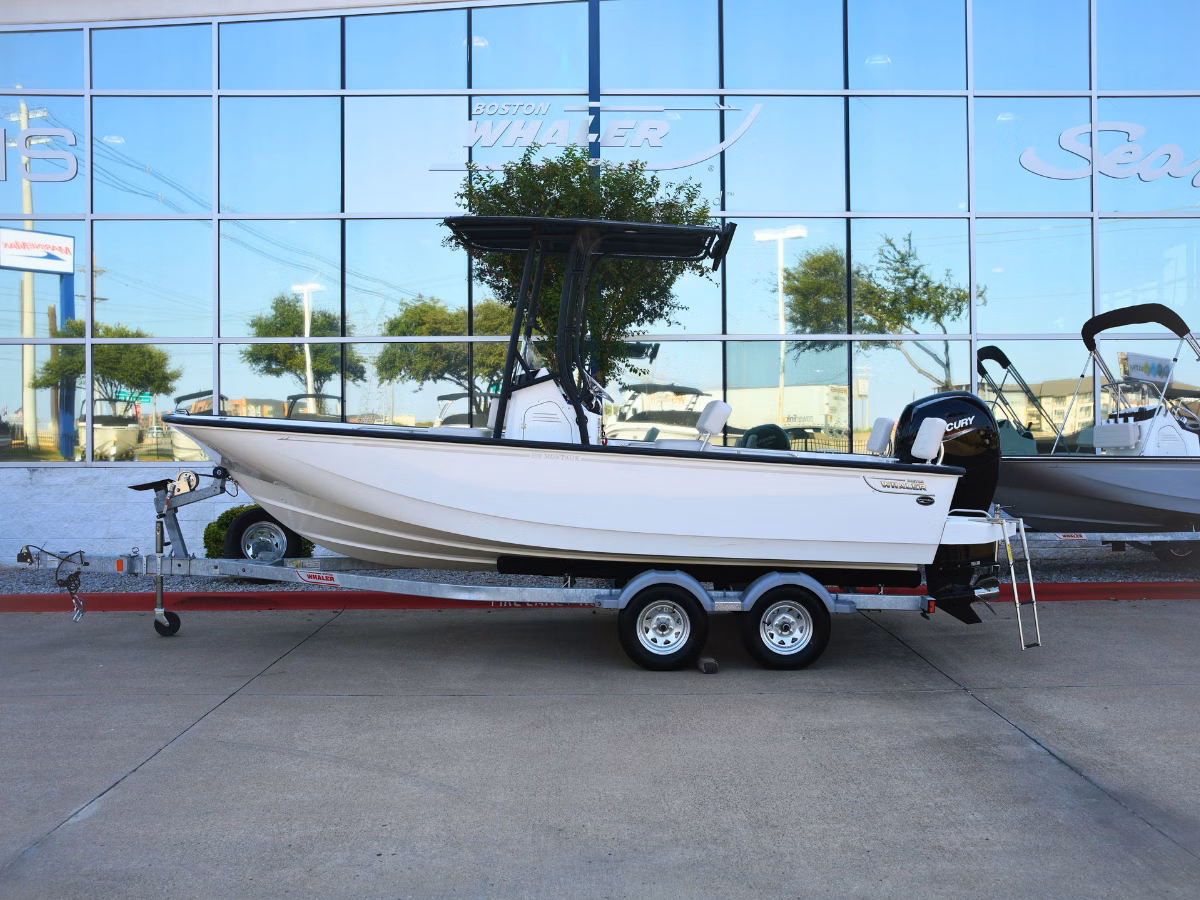 2027 Boston Whaler 190 Montauk 