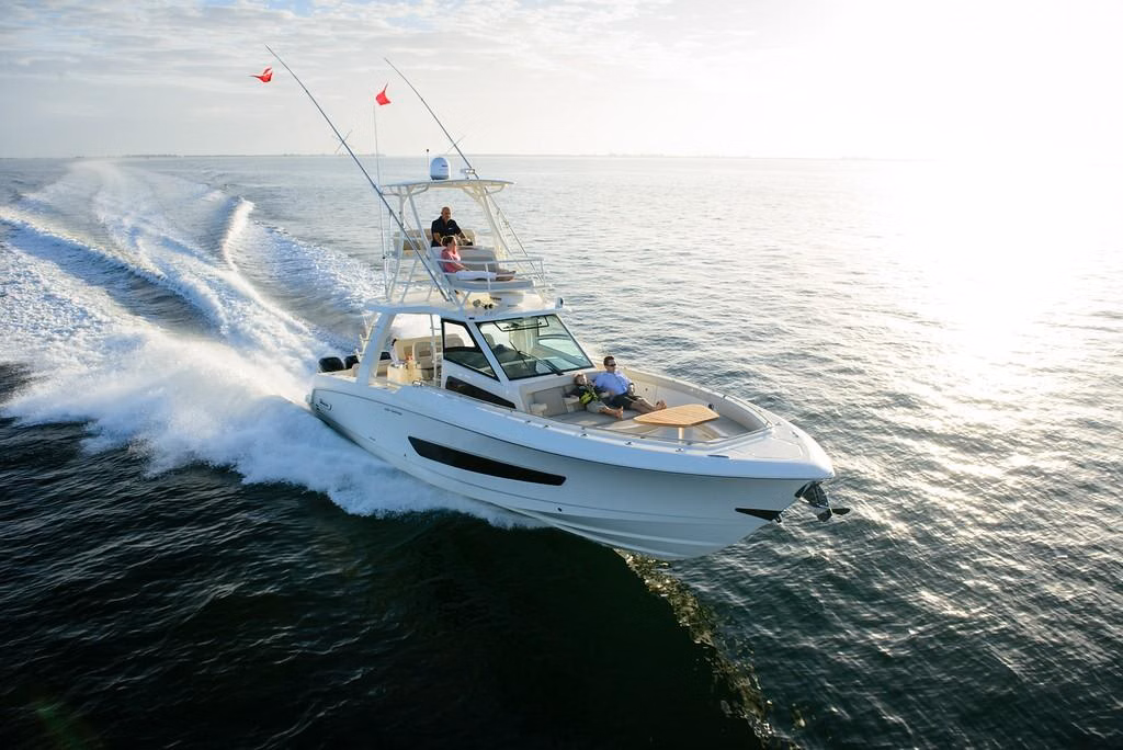 2027 Boston Whaler 420 Outrage