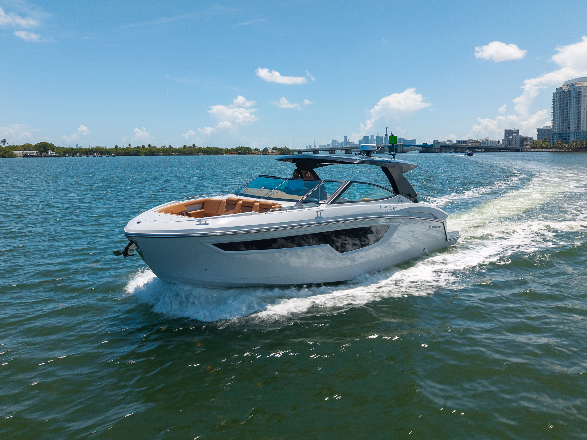 2027 Cruisers Yachts 38 GLS OB