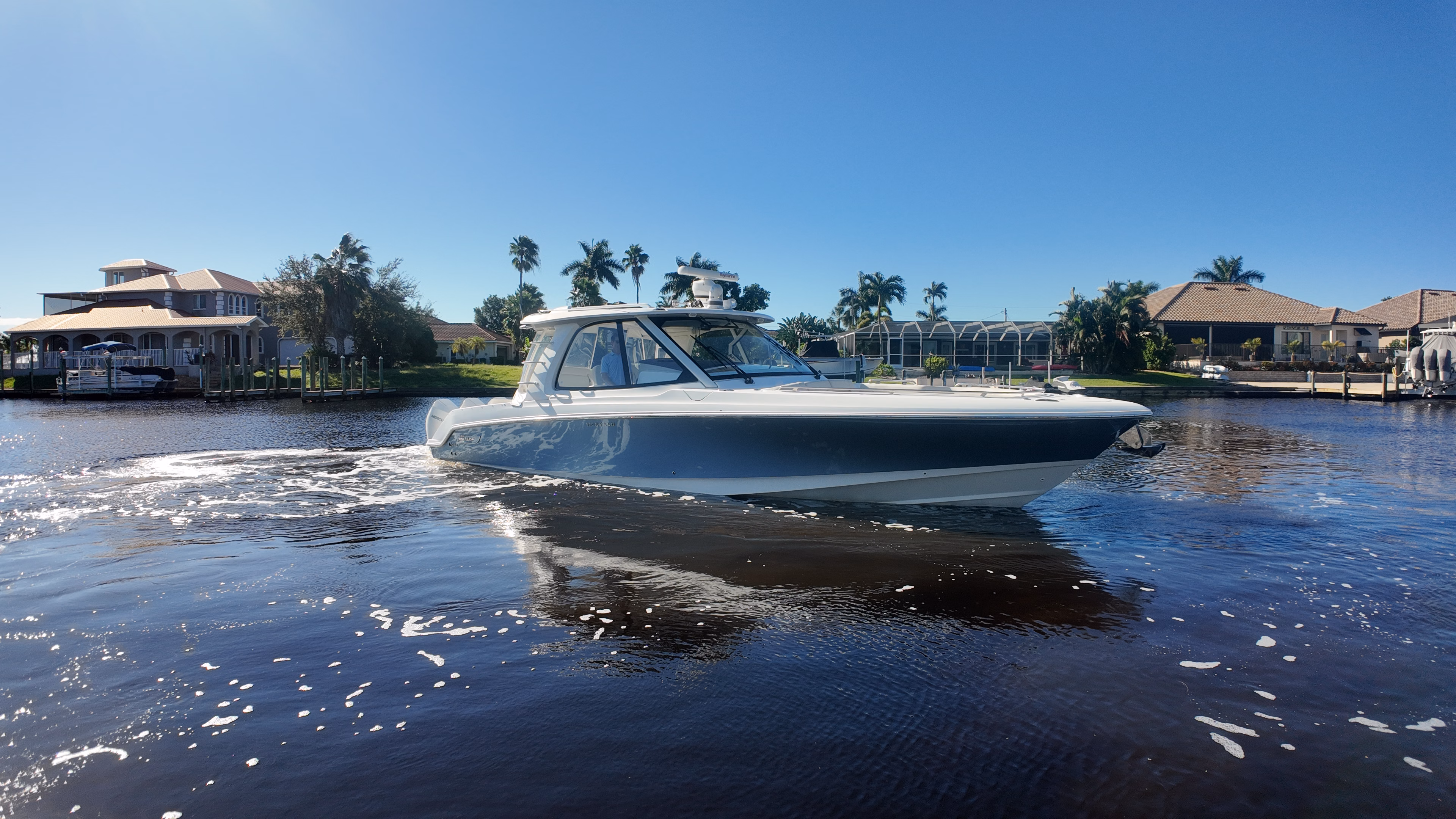 2022 Boston Whaler 380 Realm