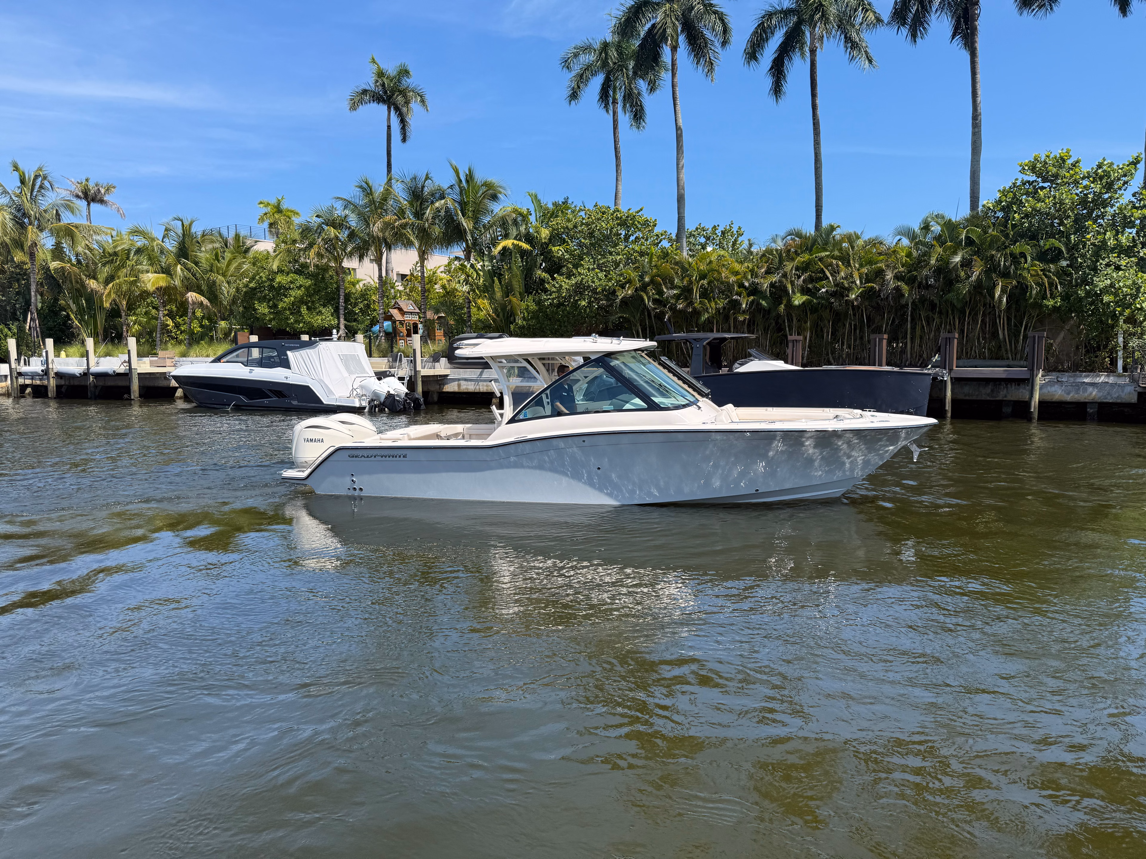 2027 Grady-White Boats Freedom 325 