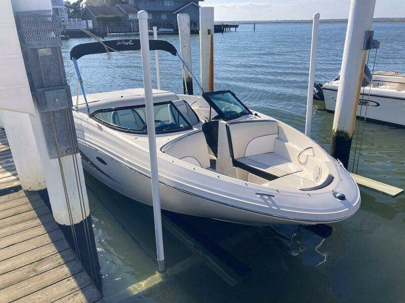 2012 Sea Ray 190 Sport 