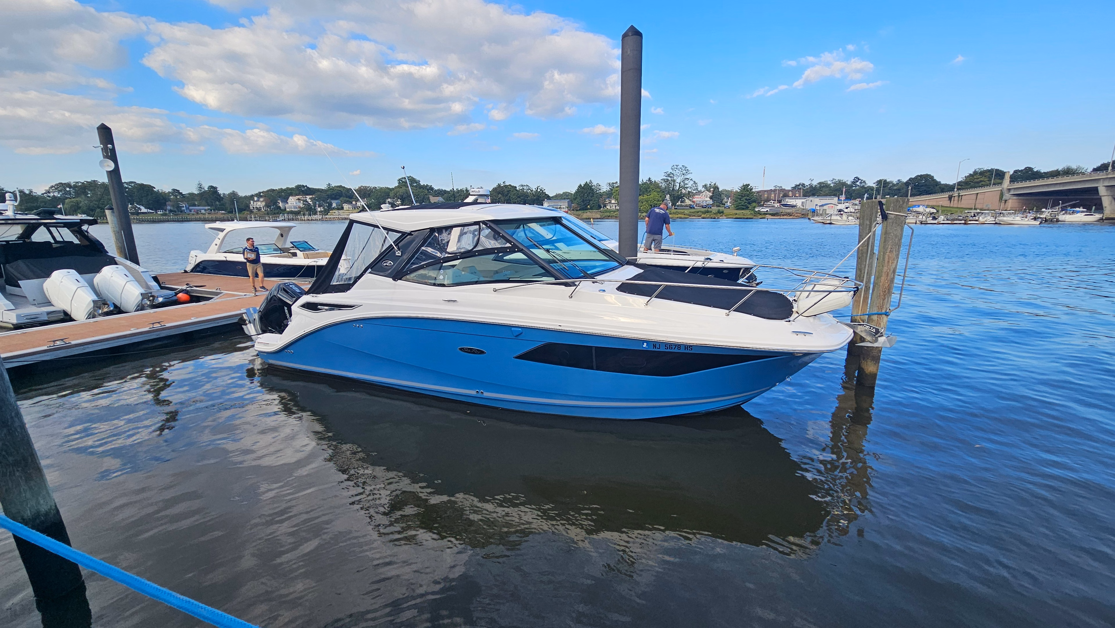2024 Sea Ray Sundancer 320 Outboard