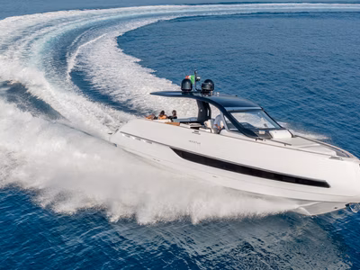 2025 Invictus Yachts TT420