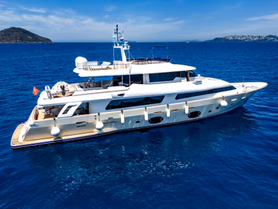 2011 Custom Line Navetta 33 Crescendo