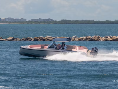 2026 Vanquish Yachts VQ40 Sports Line Outboard 