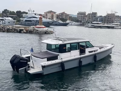 2019 Axopar 37 Sports Cabin 