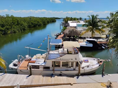 1977 Marine Trader 40 Double Cabin