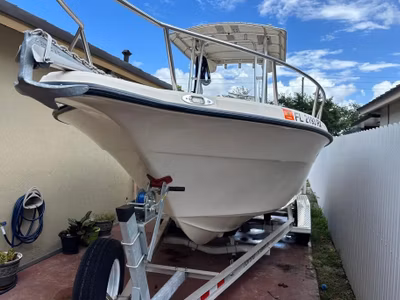 2004 Key West 2220 Center Console 
