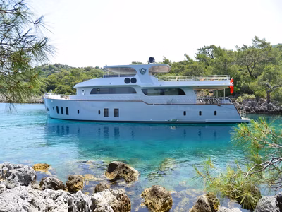 2015 Custom Luxury Trawler 26 M