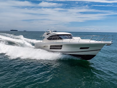 2016 Riviera 5000 Sport Yacht