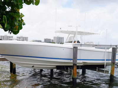 2015 Intrepid Powerboats 375 Center Console
