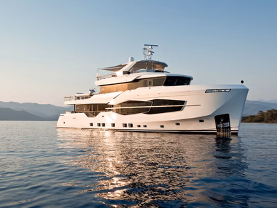 2025 Numarine 32XP