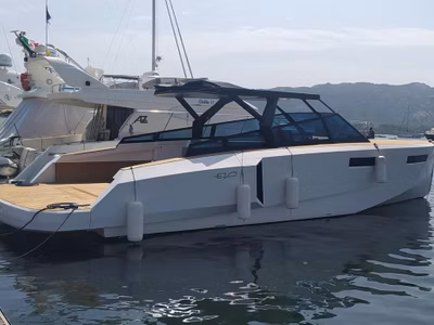 2016 Evo Yachts R4