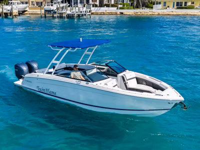 2022 Cobalt Boats R8 Outboard