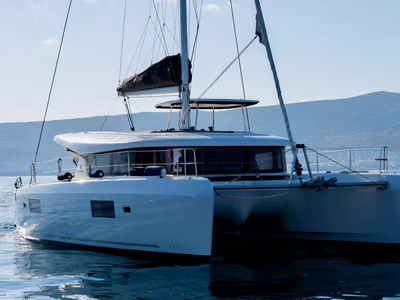 2023 Lagoon 42