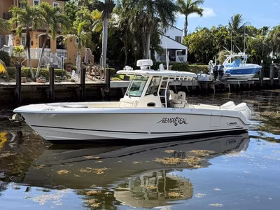 2020 Boston Whaler 330 Outrage 