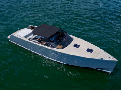 2014 VanDutch Yachts 40 