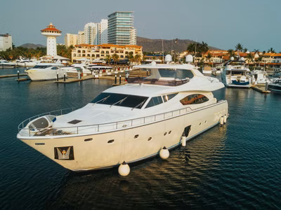 2007 Ferretti Yachts 881 