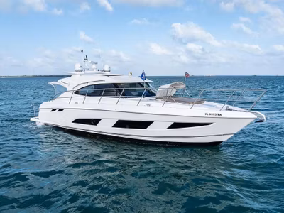 2018 Riviera 4800 Sport Yacht 