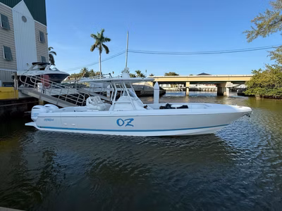 2017 Intrepid Powerboats 327 CC