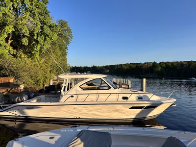 2018 Pursuit OS 355