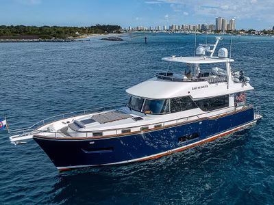 2022 Summit Motoryachts 54