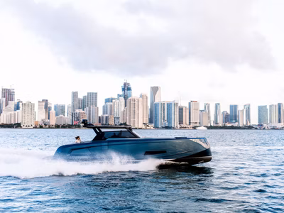 2026 Vanquish Yachts VQ45 Outboard
