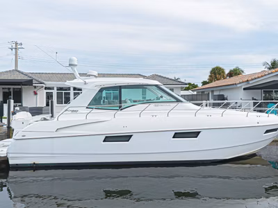 2012 Cruisers Yachts 48 Cantius 