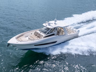 2018 Boston Whaler 420 Outrage 