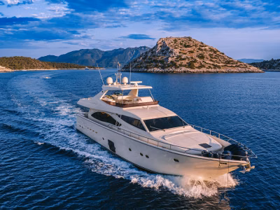 2009 Ferretti Yachts 830
