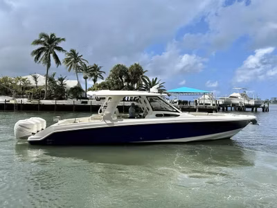 2019 Boston Whaler 350 Realm