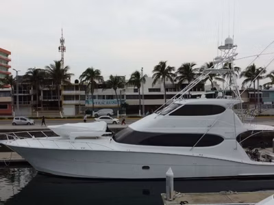 2007 Hatteras 77 Enclosed Bridge