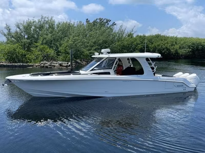 2022 Boston Whaler 350 Realm 